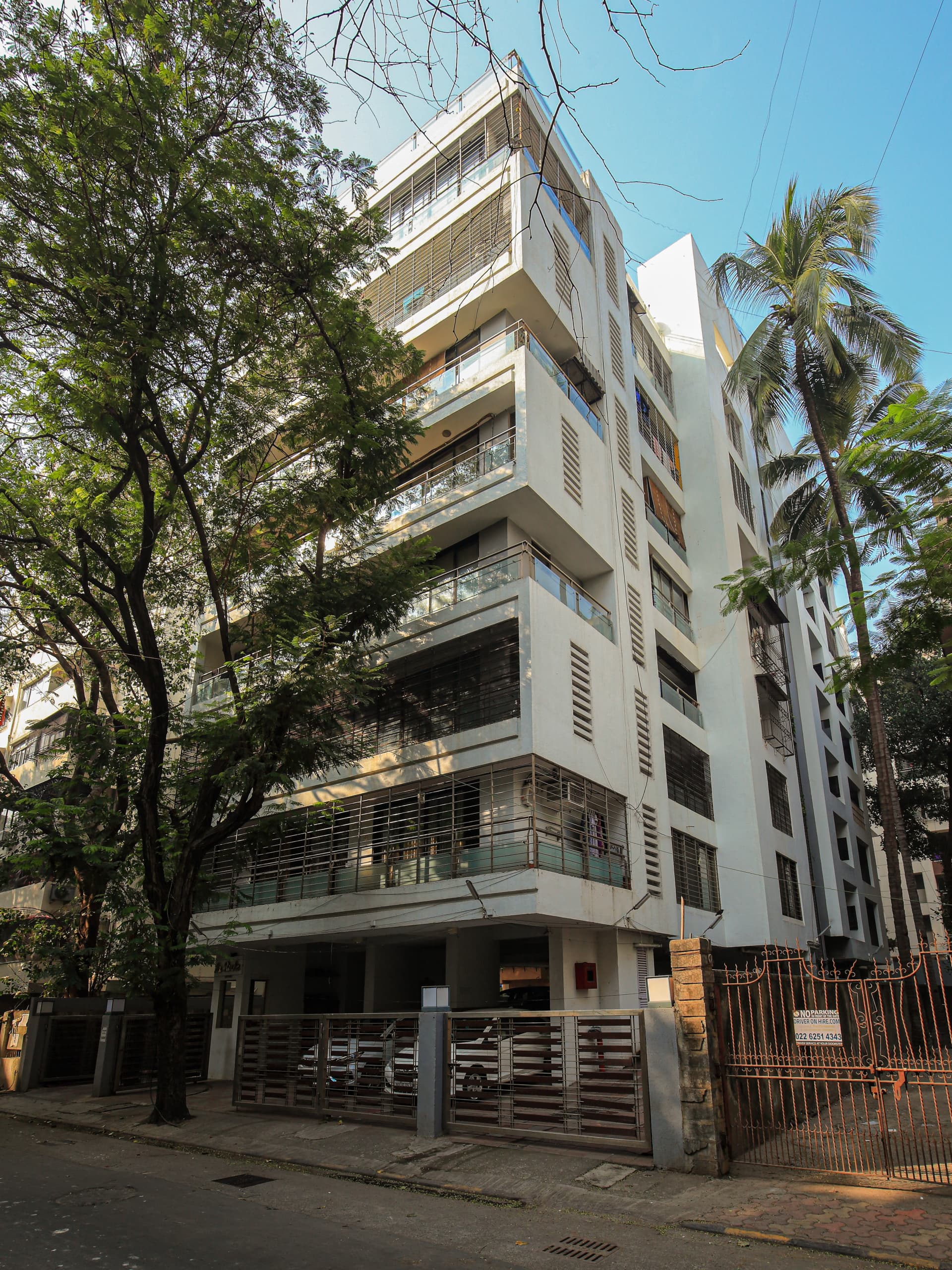 Rustomjee La Roche, Bandra West