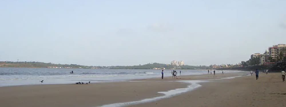 Experience the Best of Both Worlds: Urban Convenience and Coastal Tranquility in Versova