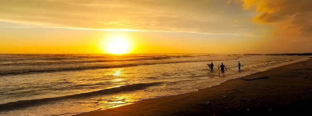 A Guide to Versova Beach: Mumbai’s Scenic Coastal Retreat